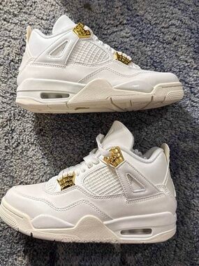 Air Jordan Retro 4 Metallic Gold Sneakers